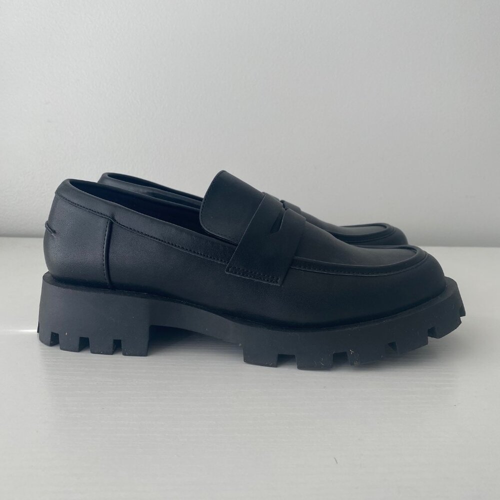 Women’s Loafer Shoes Black Size 8 Dress Casual Pre-Loved Excellent Condition.